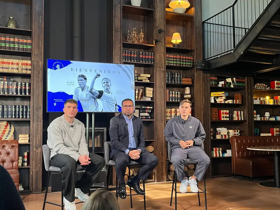 Ra&uacute;l Guti y Dani G&oacute;mez en su presentaci&oacute;n como jugadores del Real Zaragoza / HOY ARAG&Oacute;N
