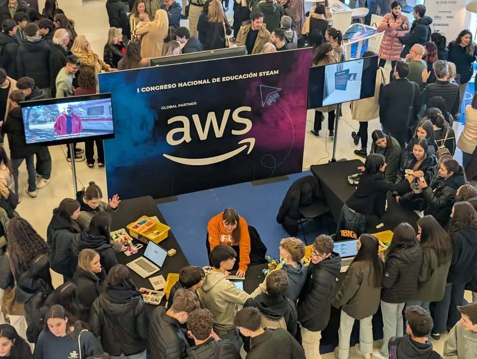 Stand de AWS en el Congreso Nacional de Educaci&oacute;n STEAM celebrado en Zaragoza / HOY ARAG&Oacute;N