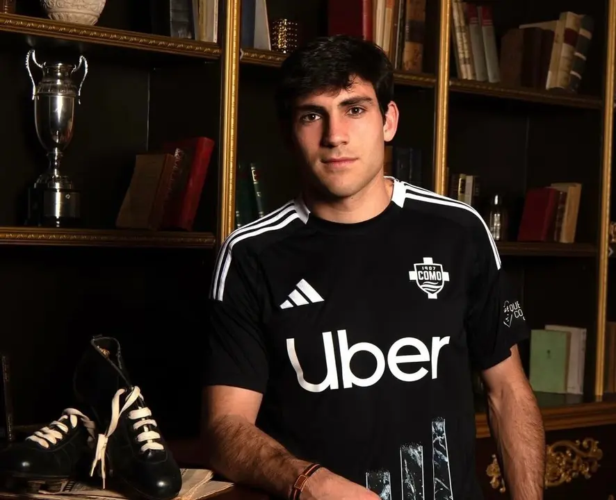 Iv&aacute;n Az&oacute;n con la camiseta del Como / Instagram Az&oacute;n
