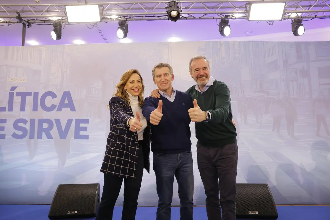Natalia Chueca, Alberto N&uacute;&ntilde;ez Feij&oacute;o y Jorge Azc&oacute;n, en Zaragoza