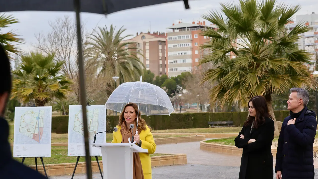 La alcaldesa de Zaragoza, Natalia Chueca, en el Parque del T&iacute;o Jorge / Ayuntamiento de Zaragoza