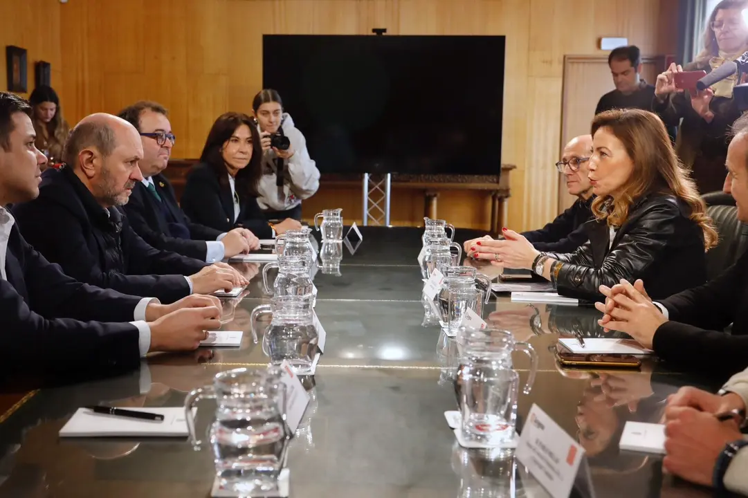 El presidente de la RFEF visita Zaragoza para conocer los avances de la sede hacia el Mundial 2030. AZ