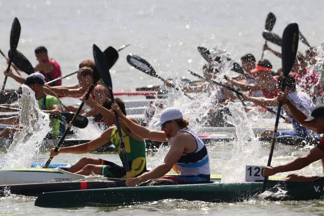 El Campo Municipal de Regatas de Mequinenza acoge este fin de semana el Campeonato auton&oacute;mico de pirag&uuml;ismo de invierno y una exhibici&oacute;n de Barco Drag&oacute;n . - AYUNTAMIENTO DE MEQUINENZA