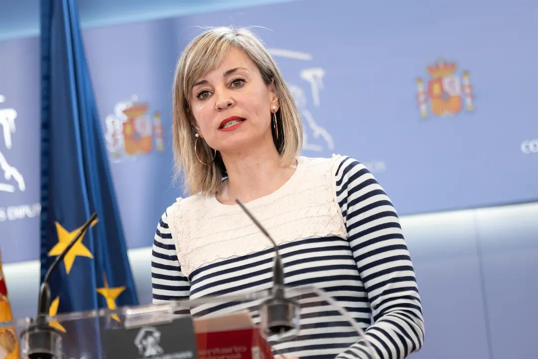 La portavoz de Sumar en el Congreso, Ver&oacute;nica Mart&iacute;nez, durante una rueda de prensa anterior a la Junta de Portavoces, en el Congreso de los Diputados, a 11 de febrero de 2025, en Madrid (Espa&ntilde;a). - Diego Radam&eacute;s - Europa Press