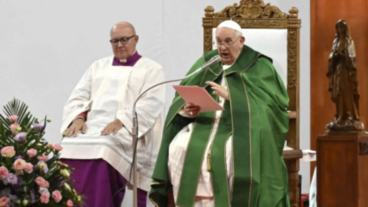 El Papa Francisco interrumpe su discurso en la Audiencia Nacional del Vaticano