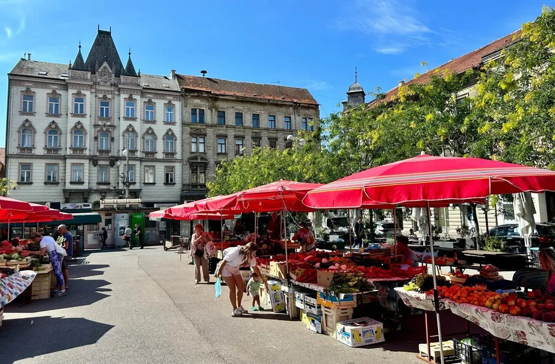 Mercado de Zagreb, capital de Croacia.
