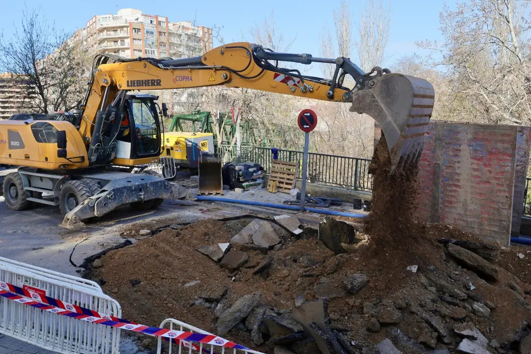 La obras de saneamiento junto a la ribera del Huerva. AZ