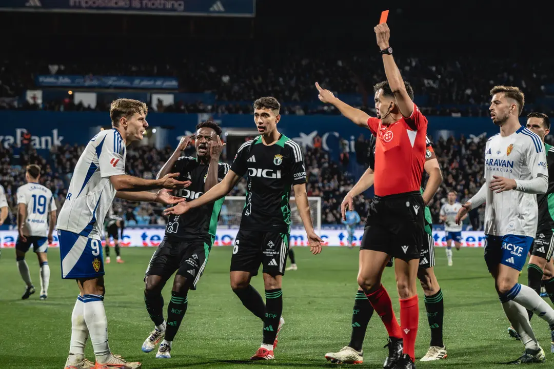 Acci&oacute;n de la roja de Dani G&oacute;mez / MARCOS CEBRI&Aacute;N