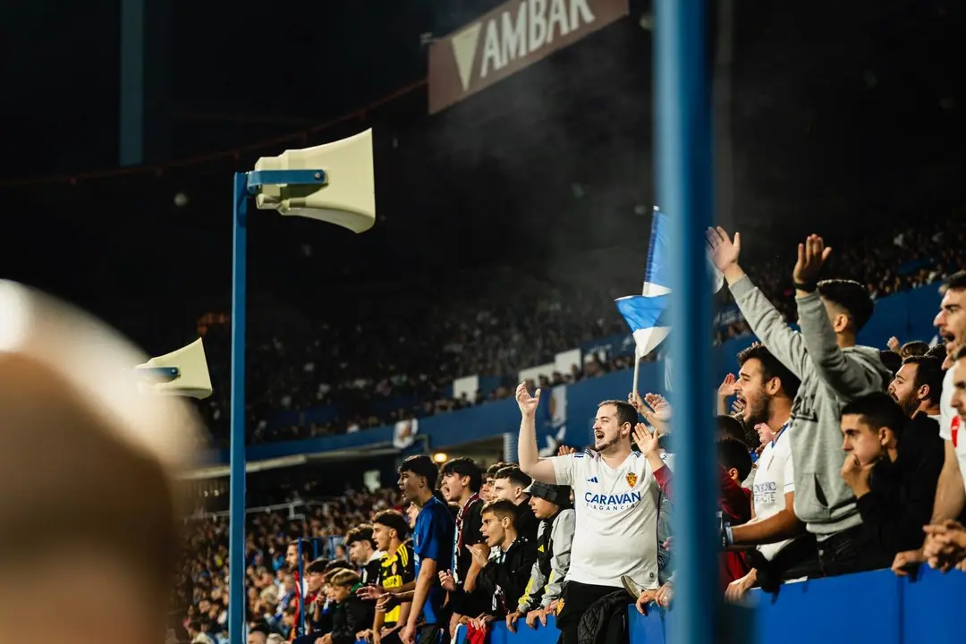 Afici&oacute;n en La Romareda / Marcos Cebri&aacute;n