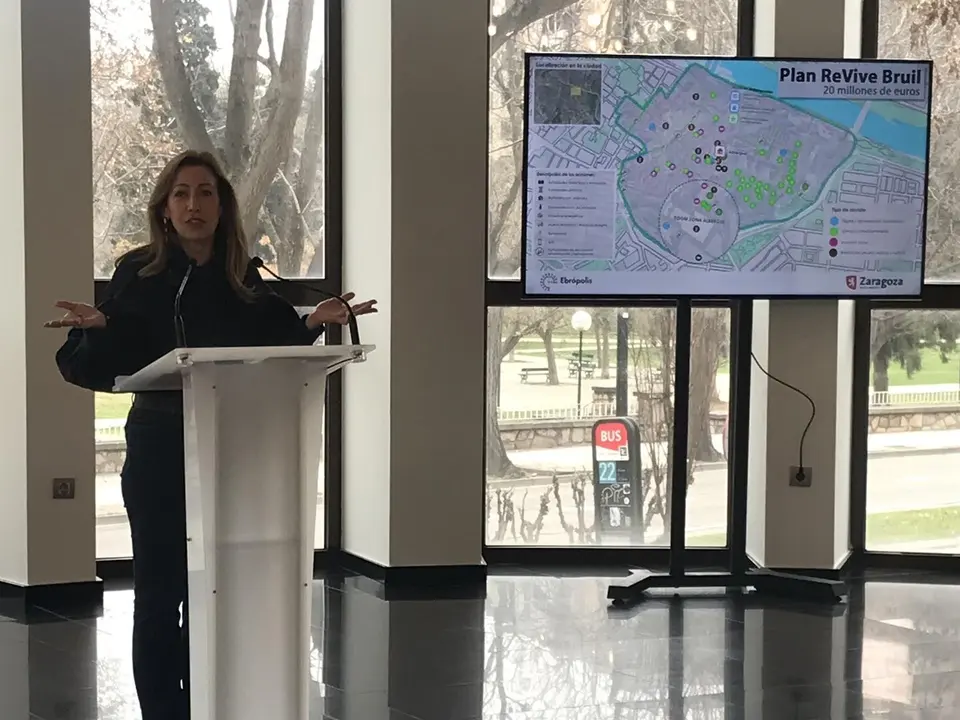 La alcaldesa de Zaragoza, Natalia Chueca, explica el proyecto "Plan Revive Bruil" - EUROPA PRESS