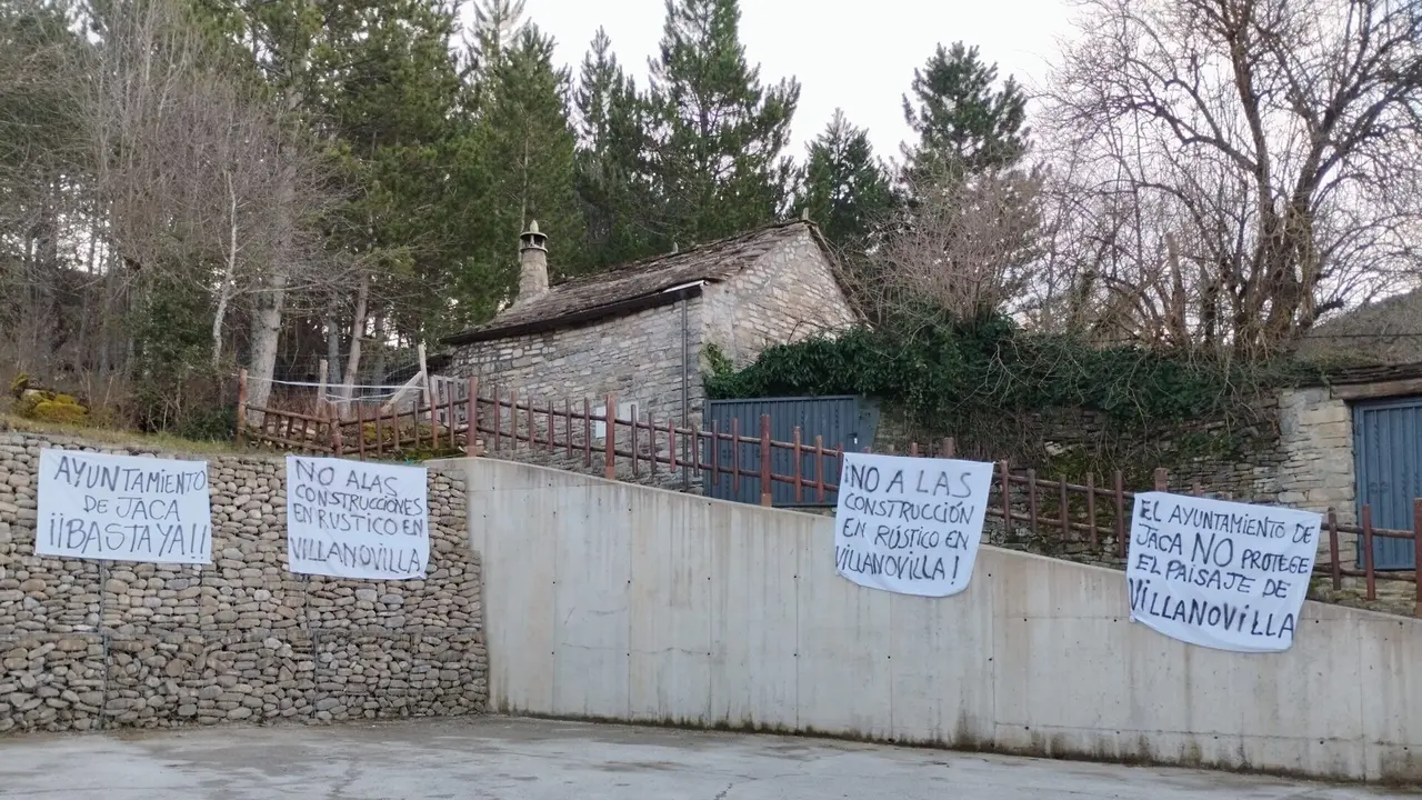Pancartas en Villanovilla / Asociaci&oacute;n de Vecinos