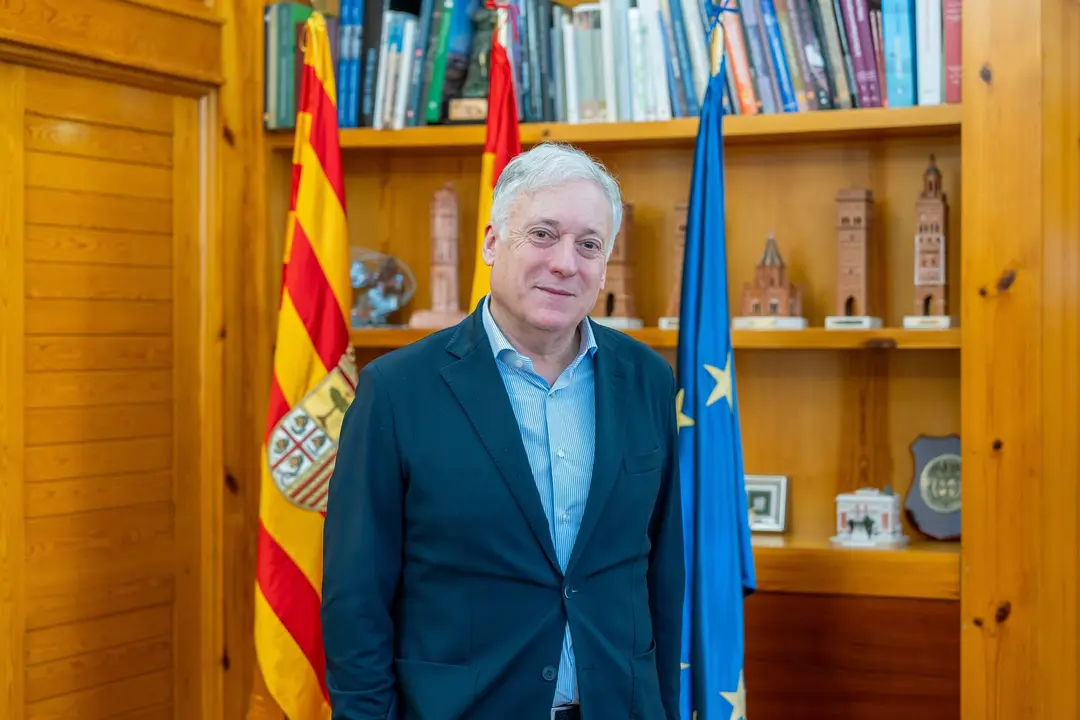 Octavio L&oacute;pez, consejero de Vivienda, Fomento, Movilidad y Log&iacute;stica, en su despacho en el Pignatelli./ &Aacute;lvaro Calvo