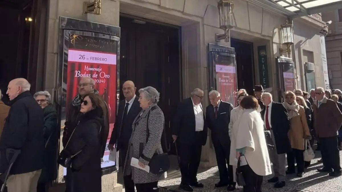 Homenaje Bodas de Oro en el Teatro Principal. / M.M