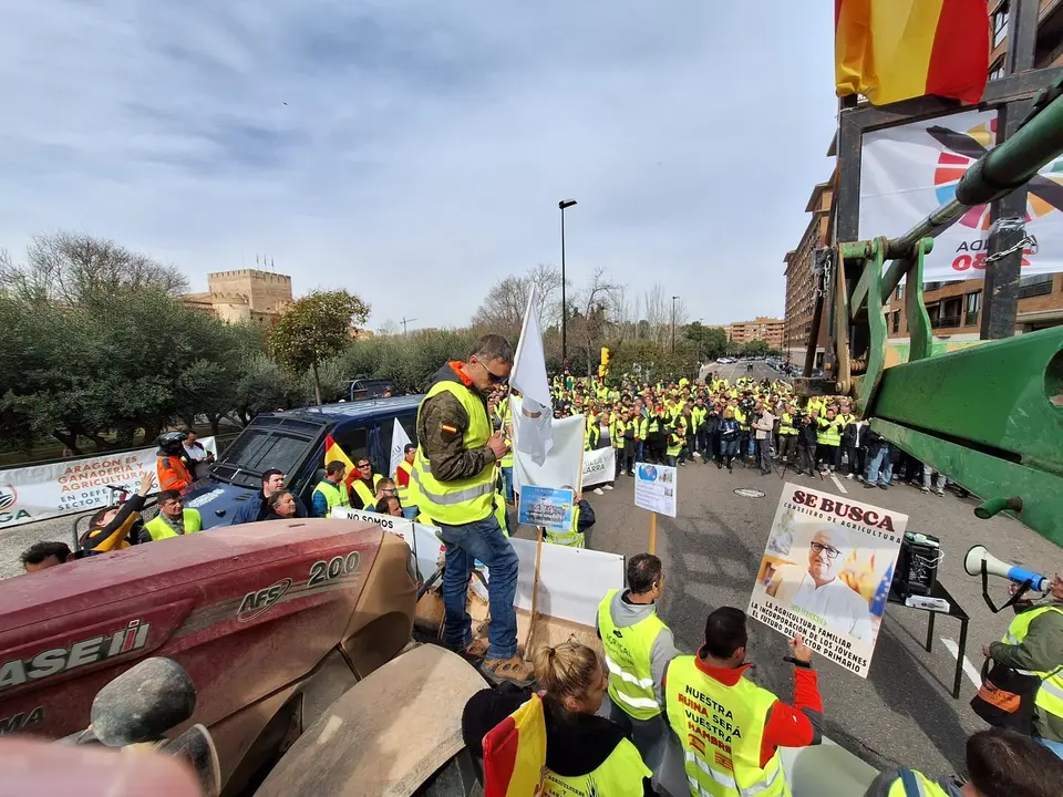 Protestas frente a la Aljafer&iacute;a