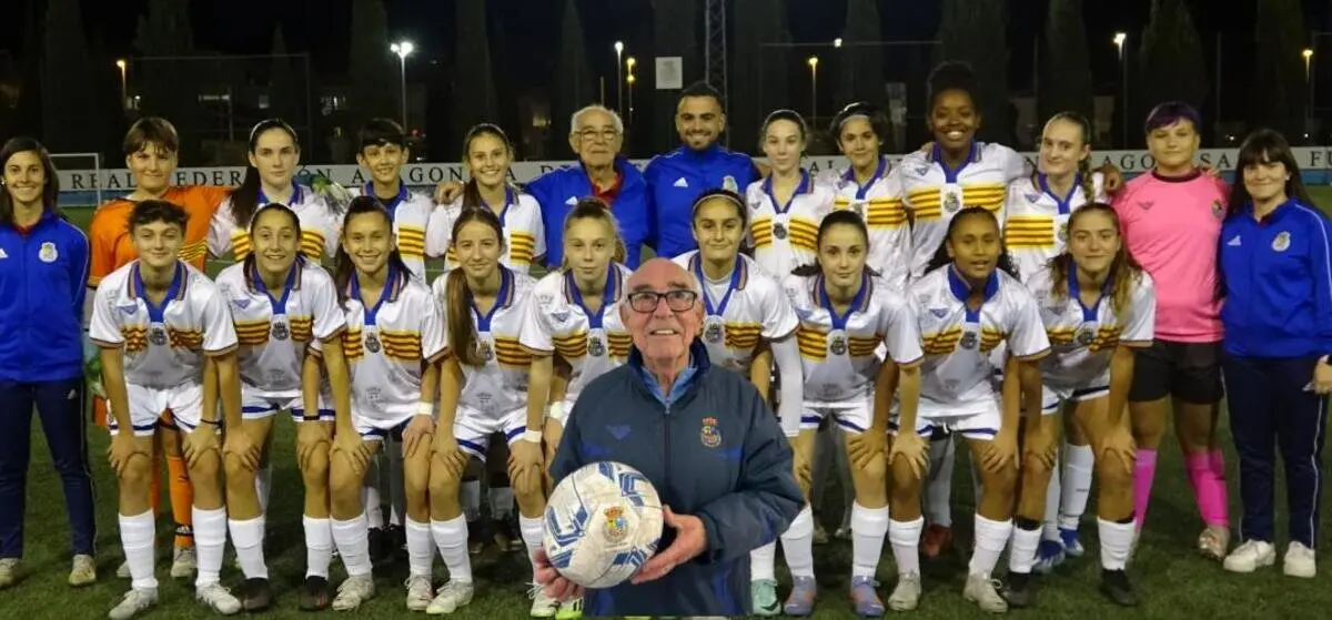 Manolo Murgoito y la selecci&oacute;n sub-14 ./ Federaci&oacute;n Aragonesa de F&uacute;tbol