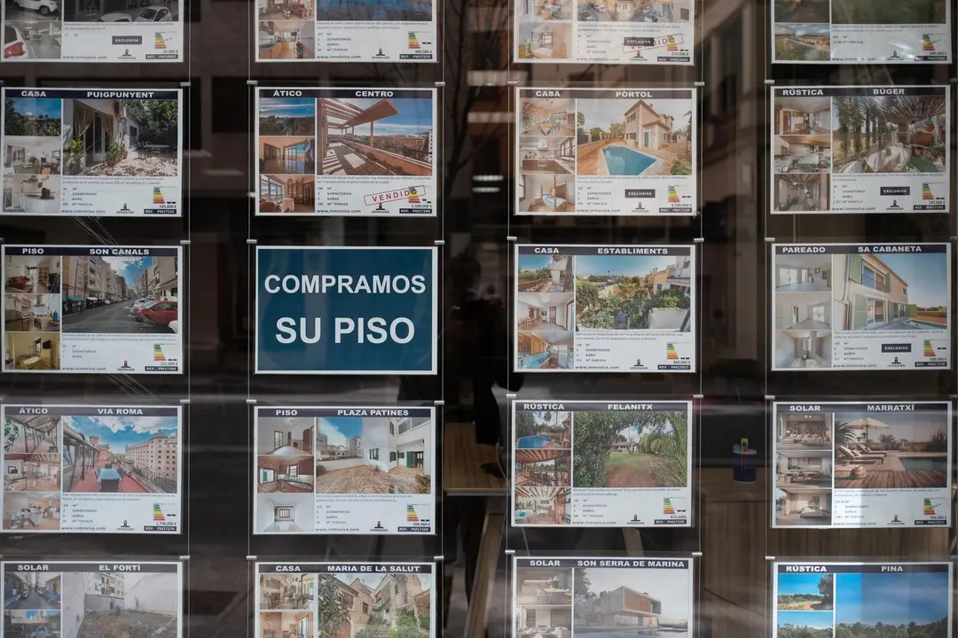 Anuncios de viviendas en venta en una inmobiliaria / Europa Press