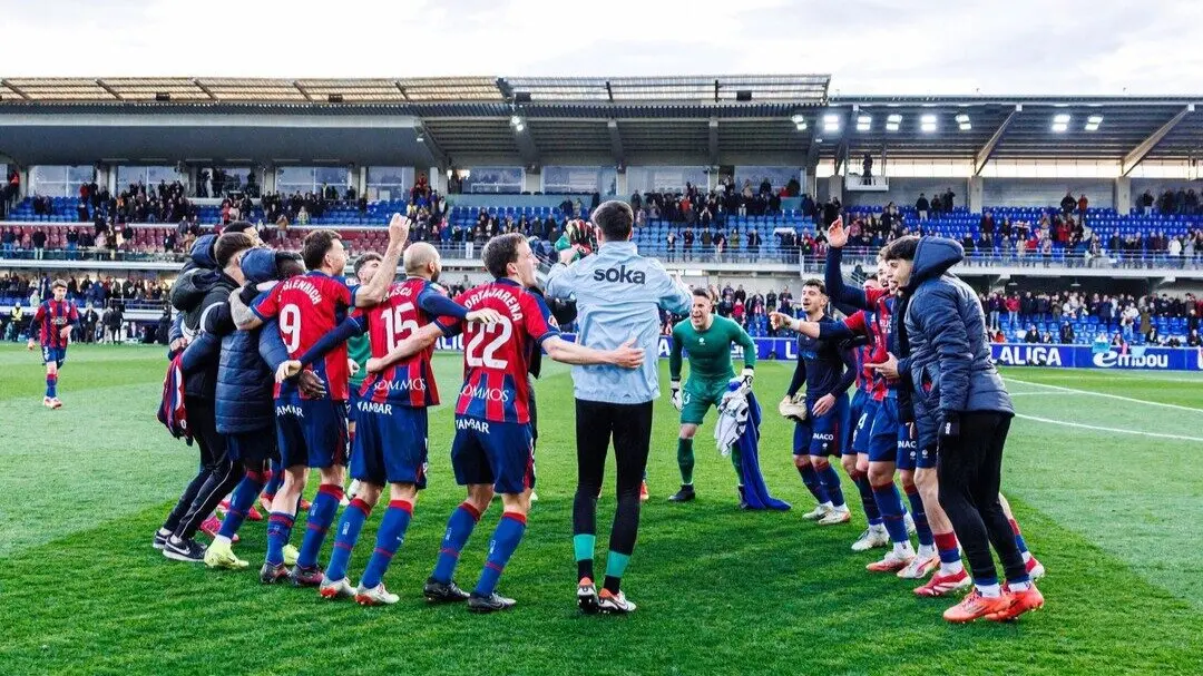 Celebraci&oacute;n tras la victoria ante el Racing de Ferrol / SD Huesca