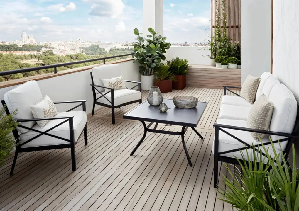 Terraza con maceteros
