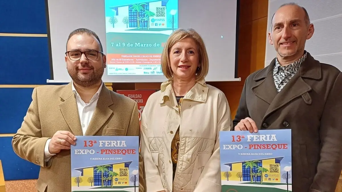 Jos&eacute; Ignacio Andr&eacute;s, alcalde de Pinseque (izquierda), Manuela Berges, alcaldesa de Pedrola; y Miguel &Aacute;ngel Pascual, promotor de la feria Expo-Pinseque. / DPZ