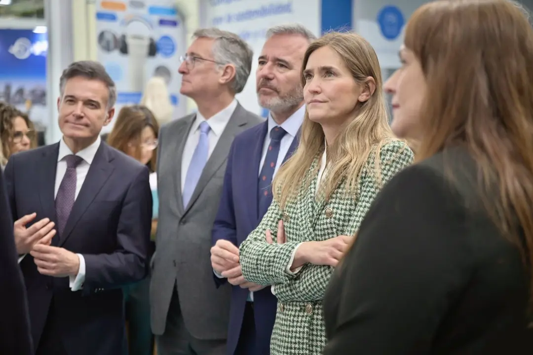El consejero de Medio Ambiente y Turismo, Manuel Blasco (c-i), el presidente del Gobierno de Arag&oacute;n, Jorge Azc&oacute;n (c), y la vicepresidenta Tercera del Gobierno y Ministra para la Transici&oacute;n Ecol&oacute;gica y el Reto Demogr&aacute;fico, Sara Aagesen (c-d). - Marcos Cebri&aacute;n - Europa Press