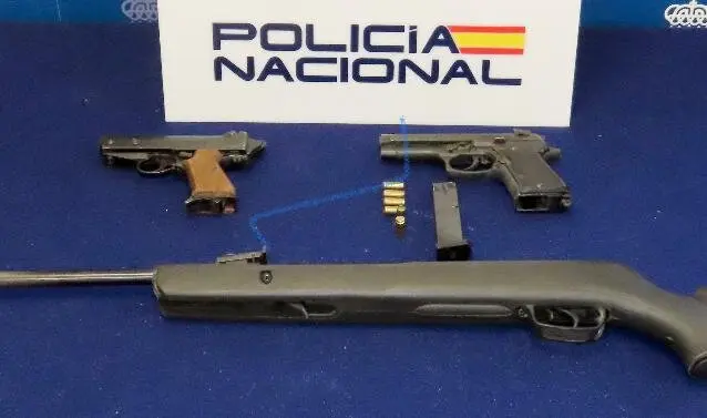 Imagen de las armas incautadas en la casa del detenido en Teruel /PN