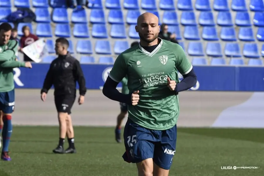 J&eacute;r&eacute;my Blasco durante un calentamiento con la SD Huesca / LaLiga