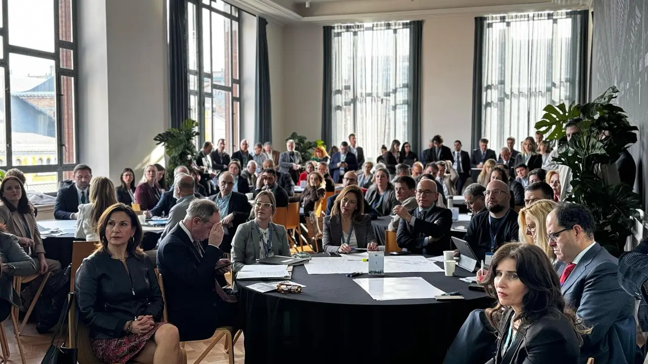 La alcaldesa de Zaragoza, Natalia Chueca, en el Foro Alcaldes-Empresas, organizado por la Comisi&oacute;n Europea y enmarcado en la Conferencia del Desaf&iacute;o de Ciudades Inteligentes. / AYUNTAMIENTO DE ZARAGOZA