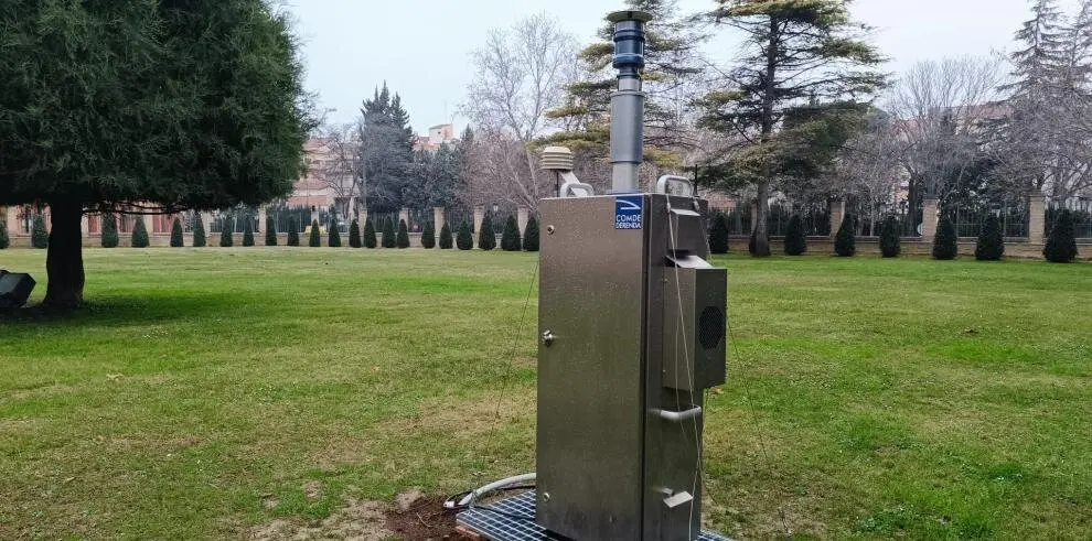 La nueva estaci&oacute;n para medir la calidad del aire en Zaragoza se ubica en los jardines del Edificio Pignatelli, en pleno centro urbano. La nueva estaci&oacute;n para medir la calidad del aire en Zaragoza se ubica en los jardines del Edificio Pignatelli, en pleno centro urbano. / DGA