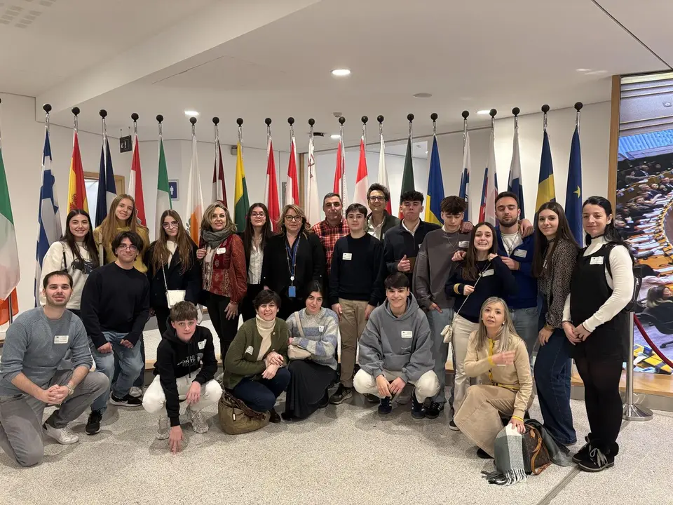 Visita de los estudiantes aragoneses al Parlamento Europeo. / FICINA DE LA EURODIPUTADA ROSA SERRANO