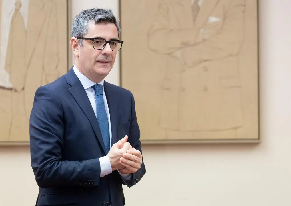El ministro de la Presidencia Justicia, y Relaciones con las Cortes, F&eacute;lix Bola&ntilde;os, llega a la Comisi&oacute;n Constitucional, en el Congreso de los Diputados. - Eduardo Parra - Europa Press