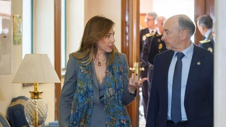 La alcaldesa, Natalia Chueca, junto al delegado del Gobierno en Arag&oacute;n, Fernando Beltr&aacute;n.