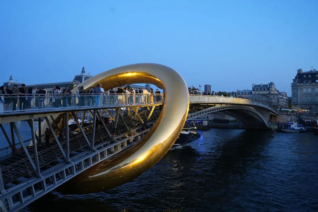 Ring de Luxe en Paris / Plastique Fantastique