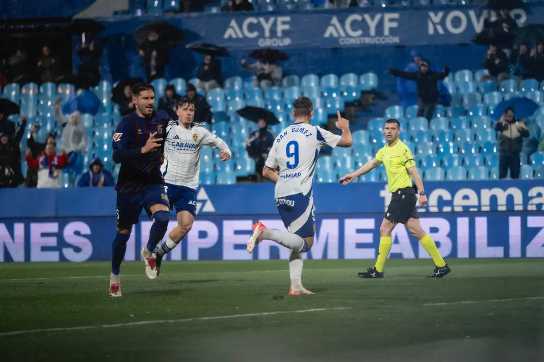 El Real Zaragoza en La Romareda / MARCOS CEBRI&Aacute;N