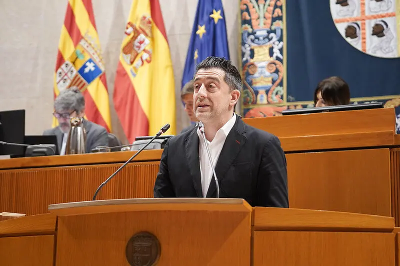 El diputado socialista Iv&aacute;n Carpi en las Cortes este viernes