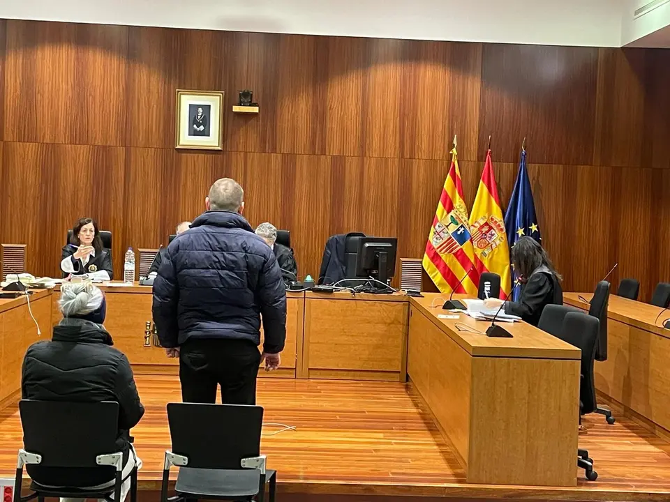 Imagen del d&iacute;a del juicio por estafa contra los dos acusados /H.A.