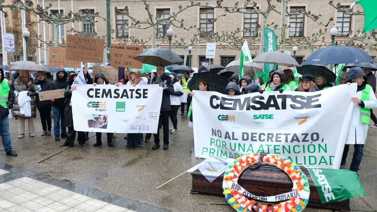 Manifestaci&oacute;n contra el decreto en Atenci&oacute;n Primaria 1. / CESMArag&oacute;n