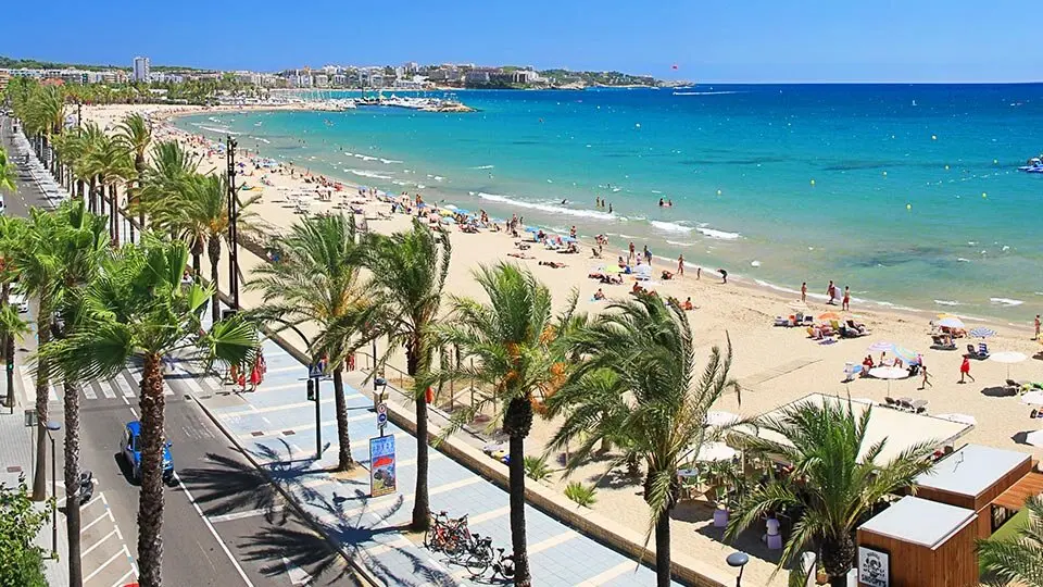 Salou, uno de los destinos de playa m&aacute;s cercanos a Zaragoza / HA