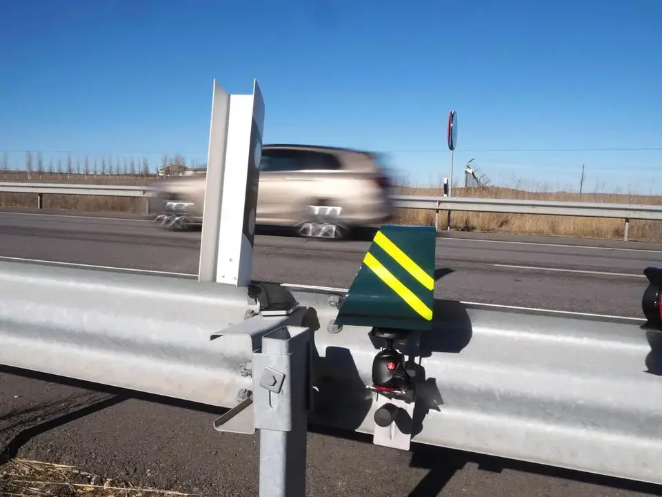 El escondite para radares m&oacute;viles con los que multa la DGT en Zaragoza