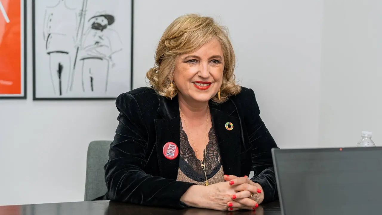 Rosa Bolea, rectora de la Universidad de Zaragoza, en la redacci&oacute;n de HOY ARAG&Oacute;N. / &Aacute;lvaro Calvo
