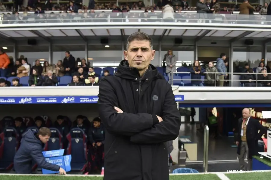 Antonio Hidalgo antes del Huesca-Levante / LaLiga