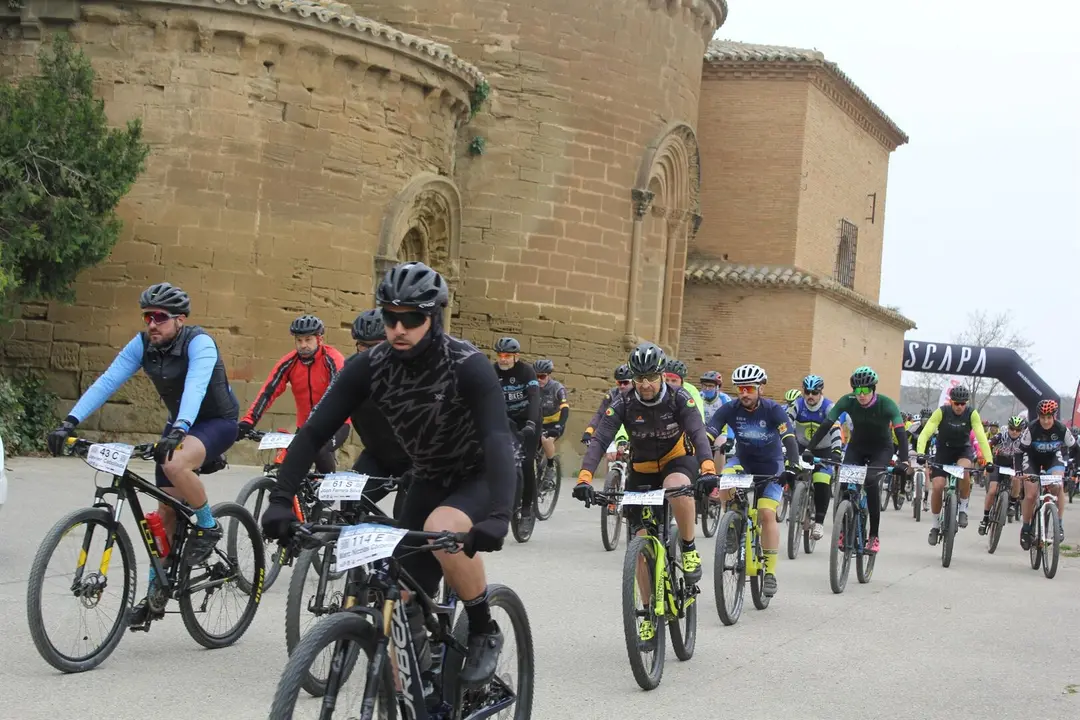 Un grupo de 'bikers' en una edici&oacute;n anterior de la BTT Marat&oacute;n Sijena. - AYUNTAMIENTO DE VILLANUEVA DE SIJENA.