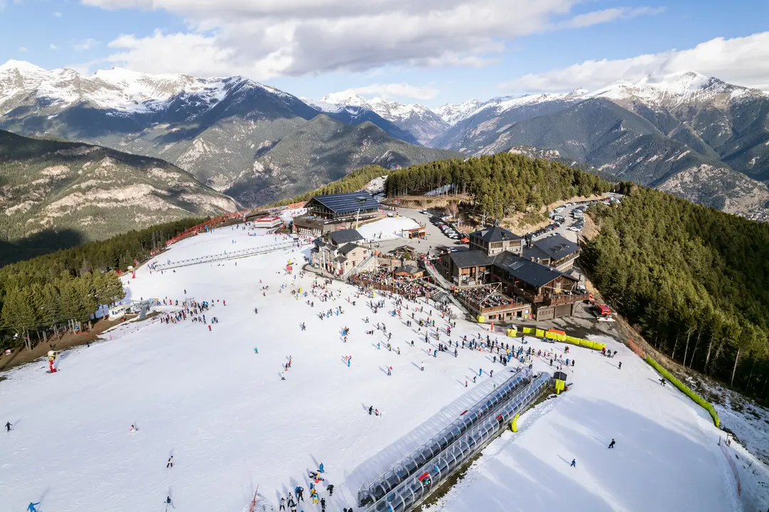 Las estaciones de esqu&iacute; del Pirineo en las que no para de nevar: ya van 10 d&iacute;as seguidos