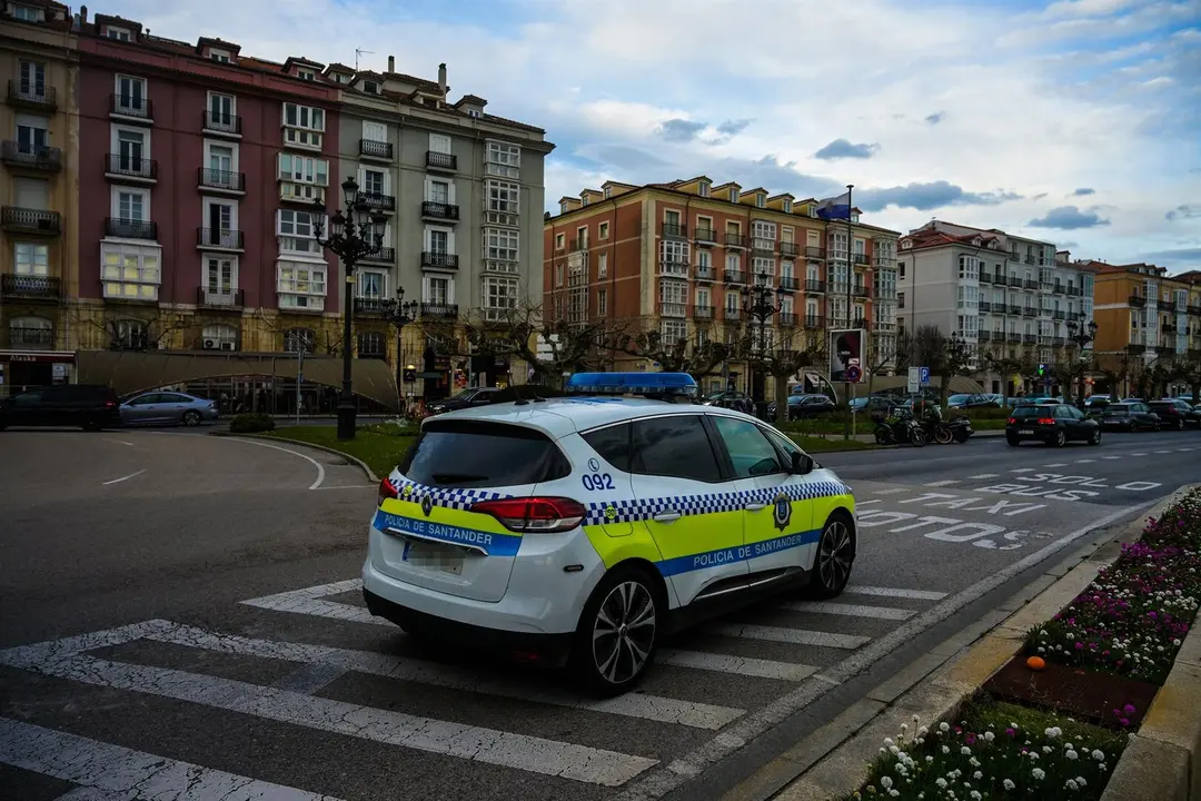 Coche de la Polic&iacute;a Local de Santander.-ARCHIVO - Nacho Cubero - Europa Press
