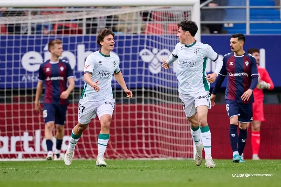 Willy y Ojeda celebran el gol de la SD Huesca ante la SD Eibar / LaLiga