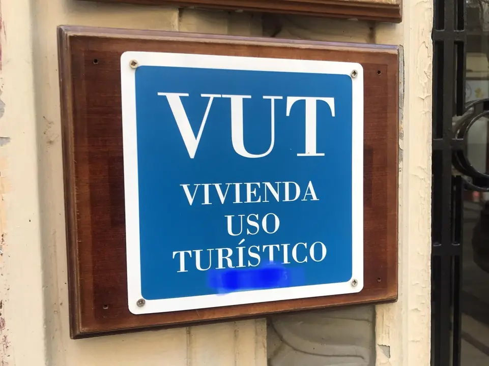 Cartel de Vivienda de Uso Tur&iacute;stico (VUT) / EP