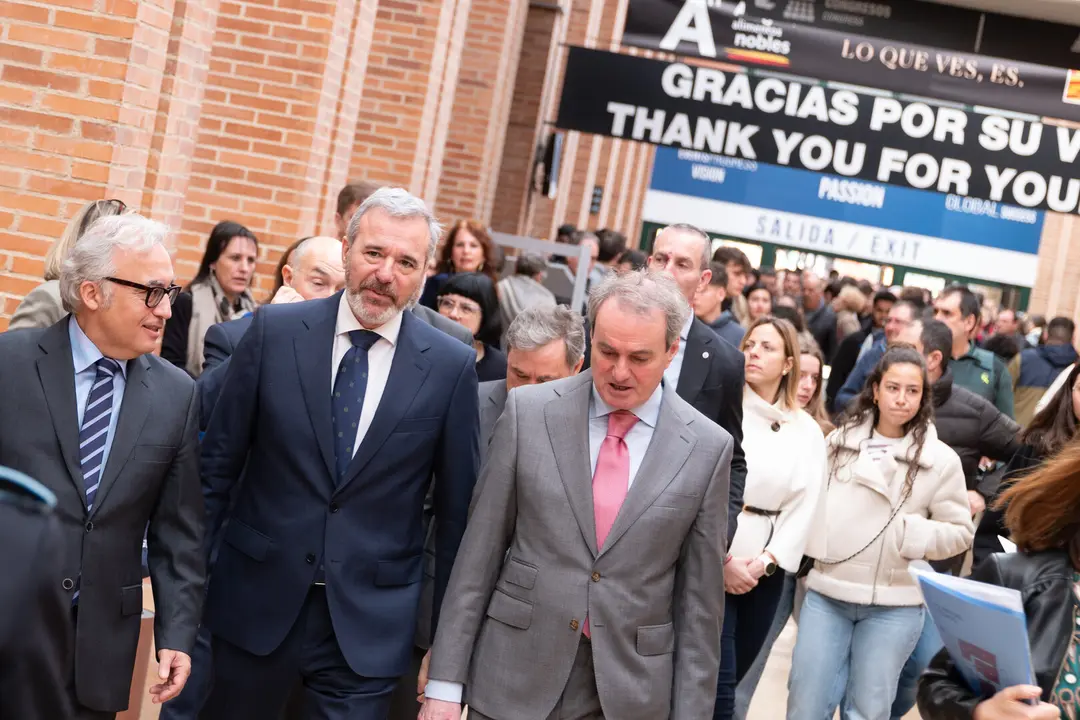 El presidente del Gobierno aragon&eacute;s, Jorge Azc&oacute;n, a su visita al FIGAN