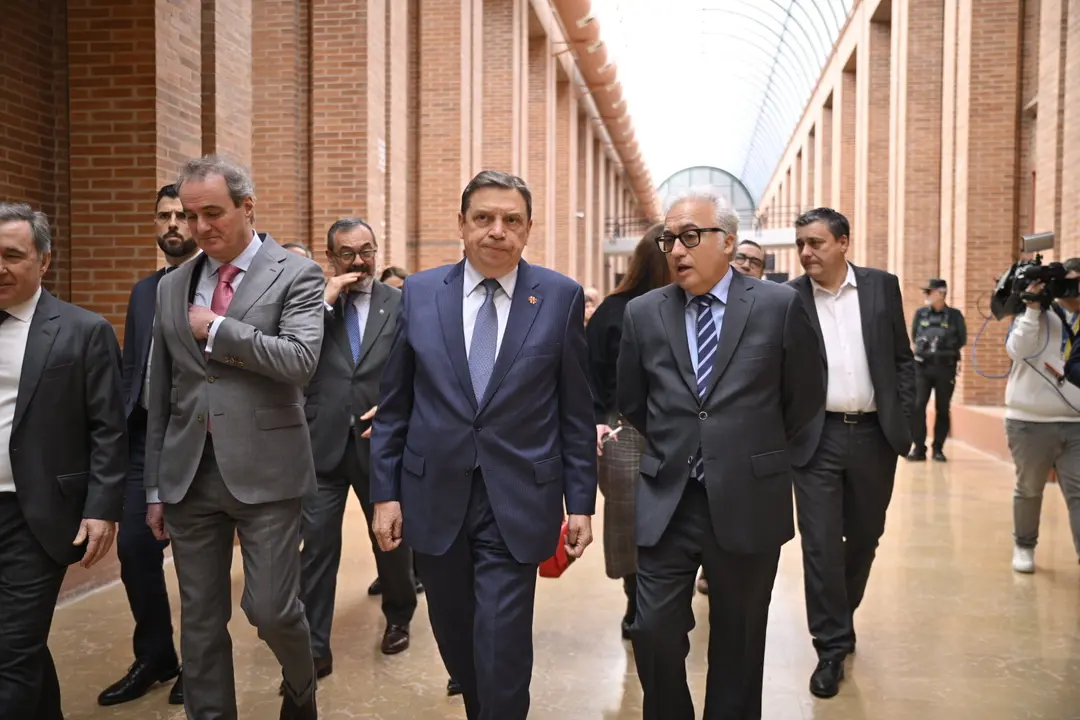 El ministro de Agricultura, Luis Planas, y el consejero de Agricultura de Arag&oacute;n, Javier Rinc&oacute;n