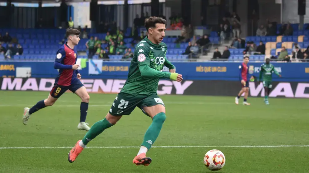 Marcos Baselga jugando un partido ante el Bar&ccedil;a B / CD Arenteiro
