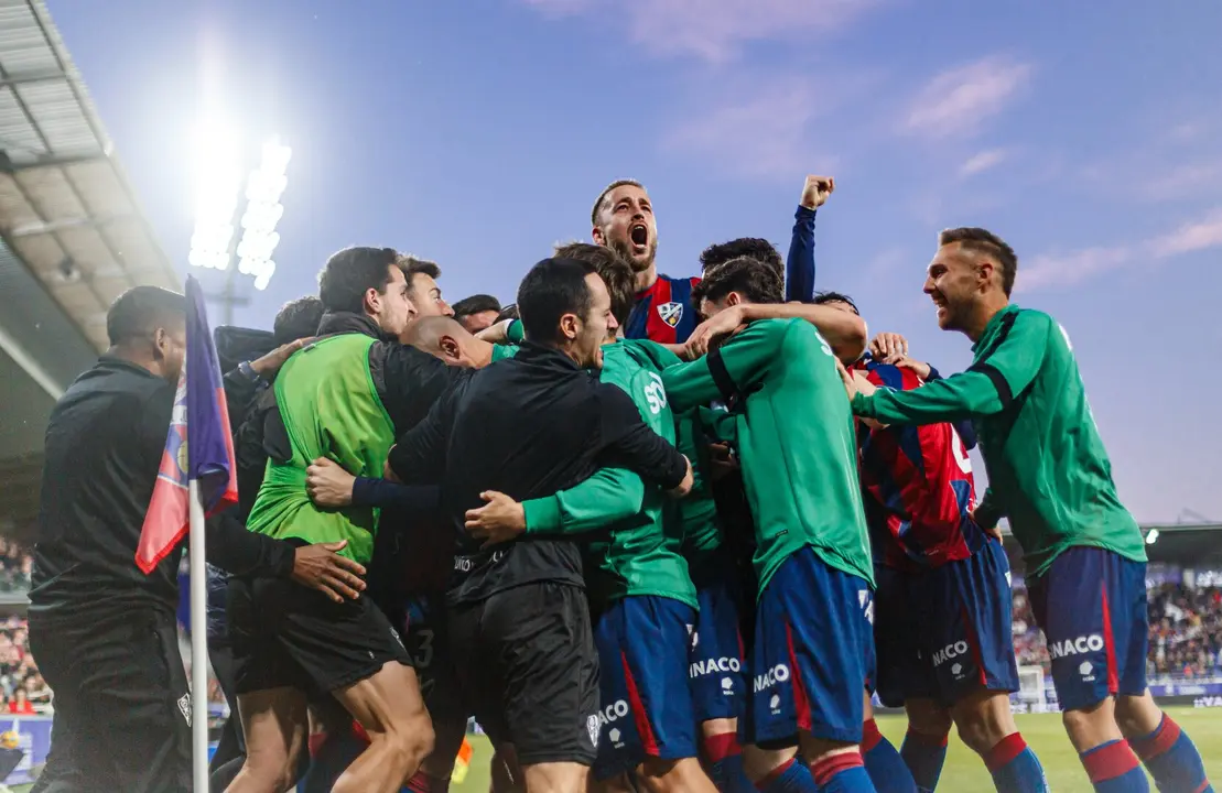 Celebraci&oacute;n de la SD Huesca ante el Sporting de Gij&oacute;n / SD Huesca
