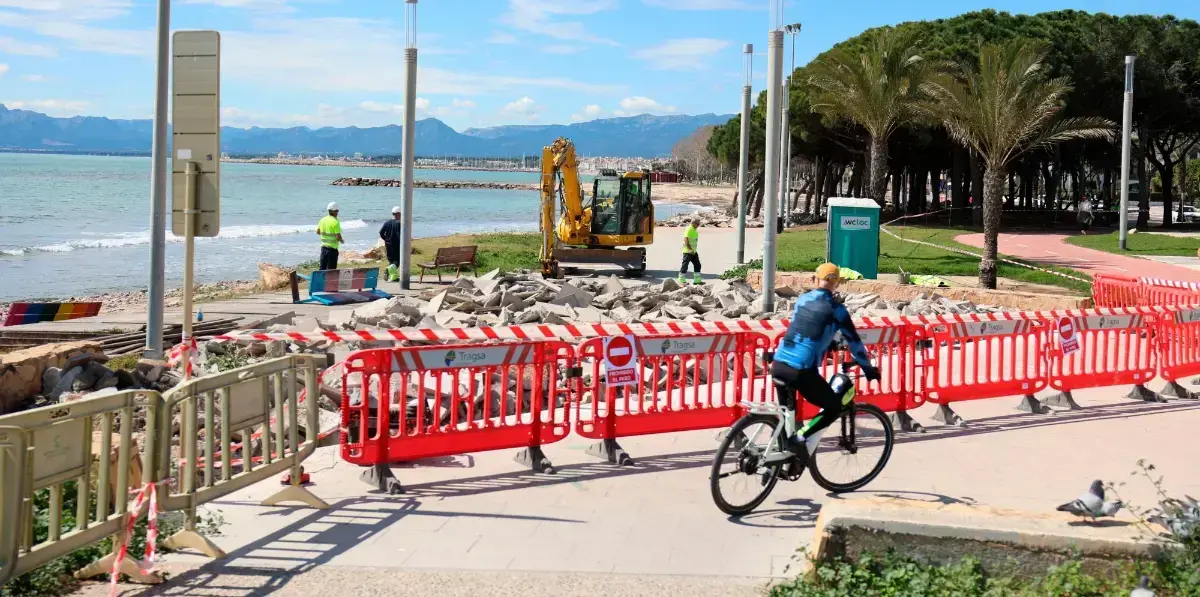 Cambrils gana playa pero pierde parte de su encantador paseo mar&iacute;timo
